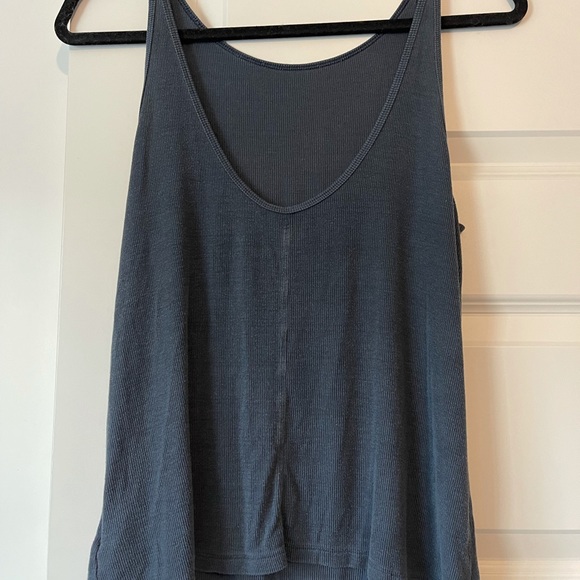 (3 for $25) AE tank top - Picture 2 of 3